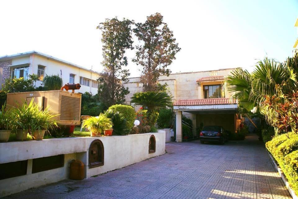 Bed And Breakfast Magnolia Исламабад Екстериор снимка
