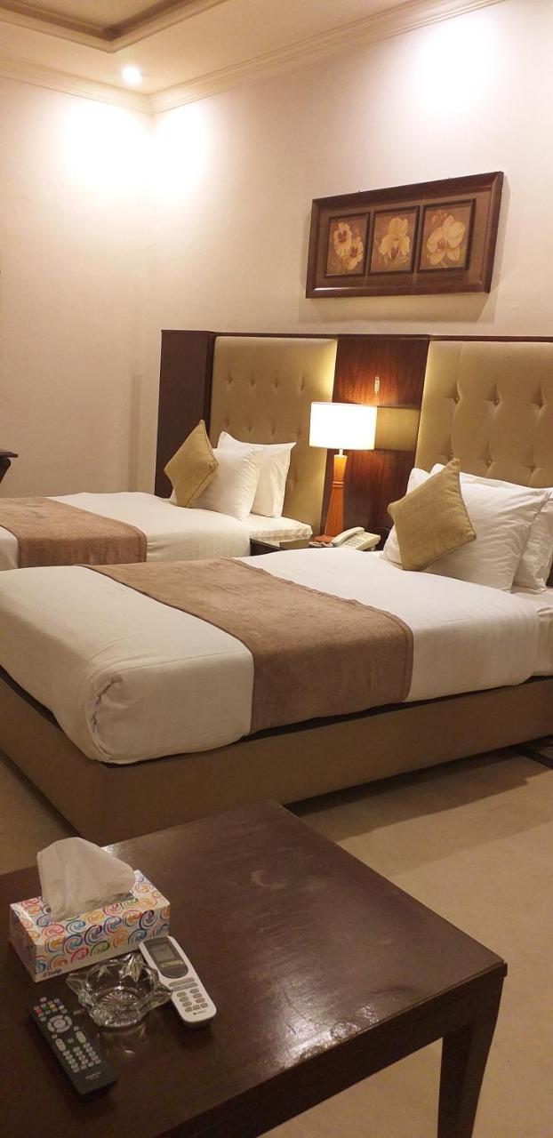 Bed And Breakfast Magnolia Исламабад Екстериор снимка