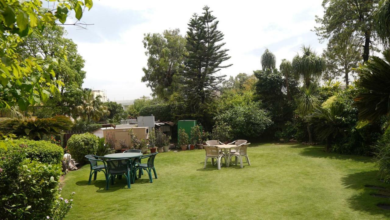Bed And Breakfast Magnolia Исламабад Екстериор снимка