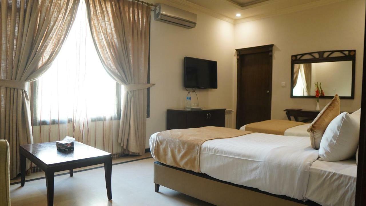 Bed And Breakfast Magnolia Исламабад Екстериор снимка
